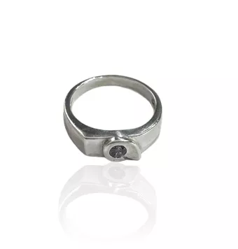 ANILLO PLATA DE LEY 925 GROSOR DE 6X3 MILÍMETROS CON CIRCONITA LILA