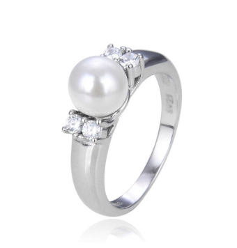 ANILLO PLATA DE LEY 925 ESTILO SOLITARIO CON PERLA CON DOS CIRCONITAS BLANCAS A LOS LADOS