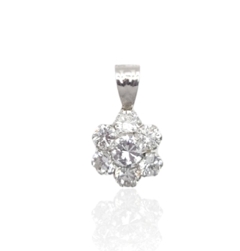 COLGANTE ORO BLANCO 18 KILATES CUAJO 8X8 MILÍMETROS 7 PIEDRAS BLANCAS