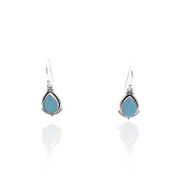 PENDIENTES LARGOS PLATA DE LEY 925 LÁGRIMA DE CUARZO AZUL CON DETALLE EN PLATA OXI CIERRE GANCHO HIPPIE