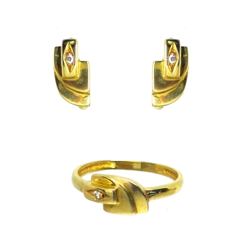 Juego niña Comunión oro amarillo 18 kilates pendientes y anillo lisos oro mate y brillo con 2 circonitas