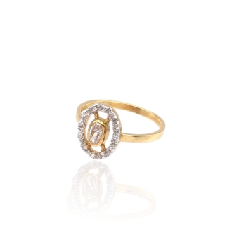 ANILLO ORO 18 KILATES MUJER FORMA OVALO 12X9 MILÍMETROS CON CIRCONITAS BLANCAS DE 1 MILÍMETRO Y UNA CIRCONITA CENTRAL DE 5X3 MIL